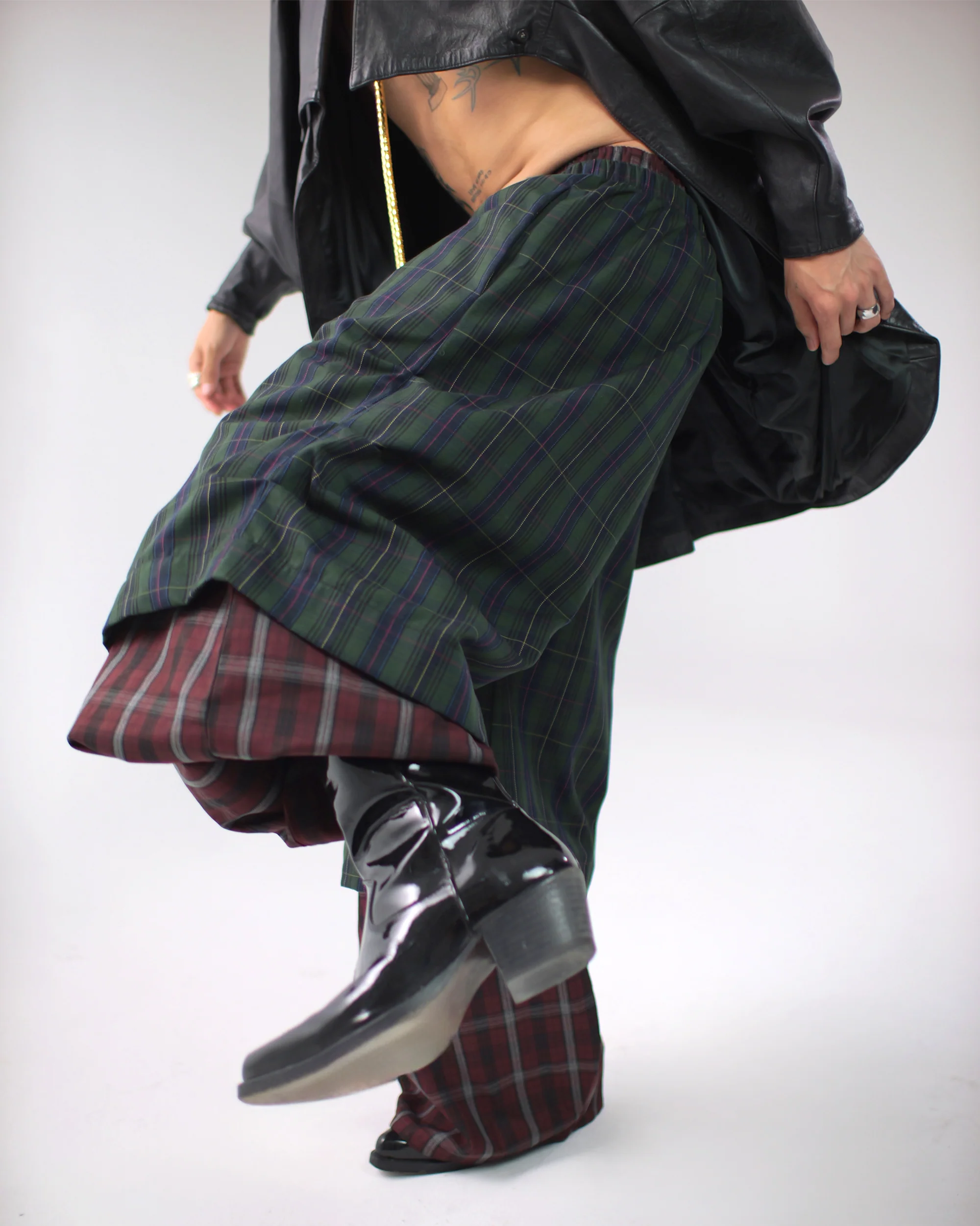 Kenji Shorts in Moss - Image 4